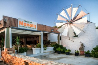 manolis tavern mile