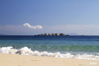 plaka beach waves